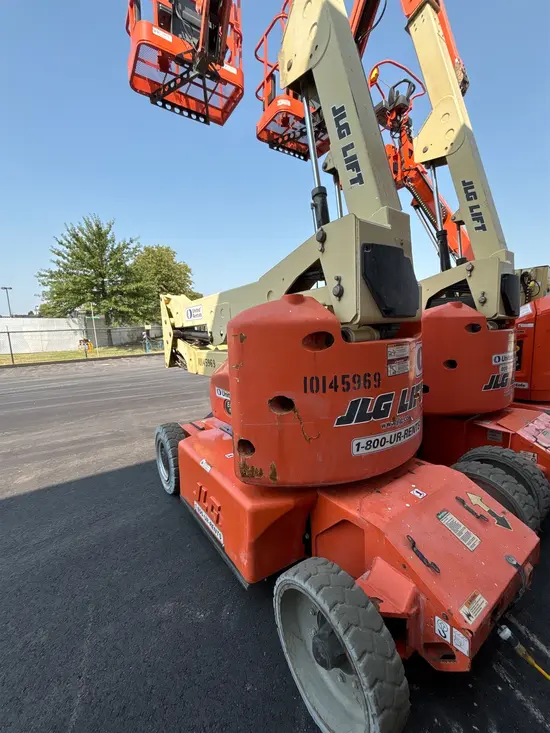 2013 JLG E400AJPN Articulating Boom Lift
