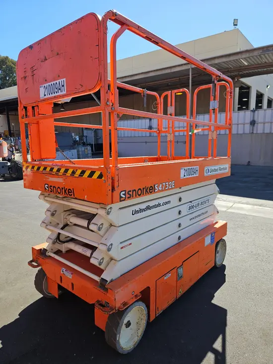 2018 Snorkel S4732E Scissor Lift