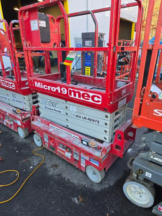 2018 MEC MICRO 19 Scissor Lift