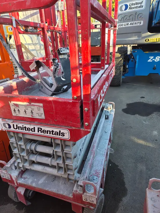 2019 MEC 1330SE Scissor Lift