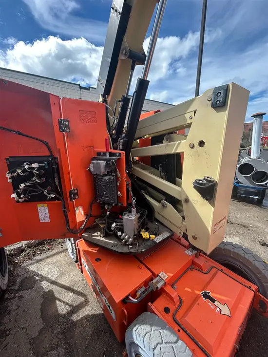 2018 JLG E300AJP Articulating Boom Lift