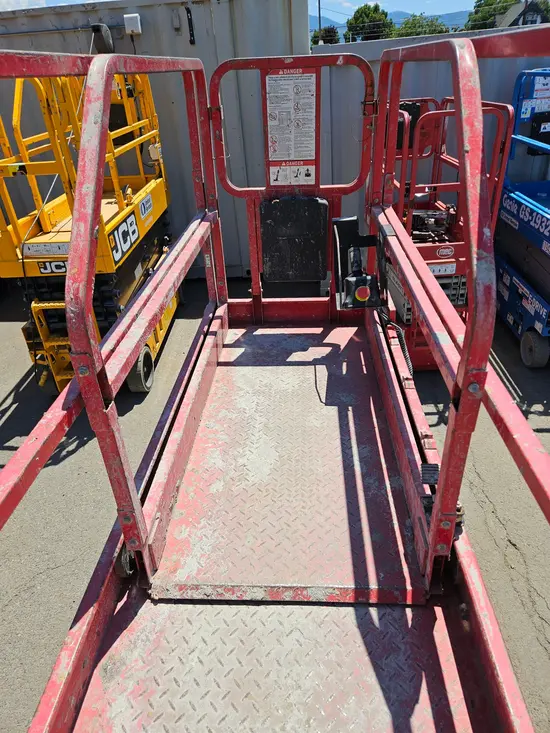 2019 MEC 2632SE Scissor Lift