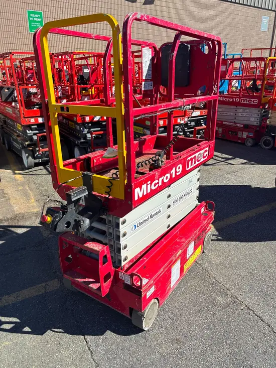 2018 MEC MICRO 19 Scissor Lift