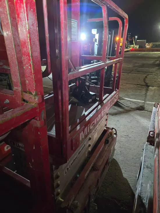 2019 MEC MICRO 19 Scissor Lift