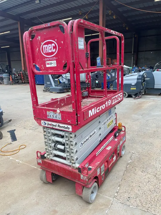 2018 MEC MICRO 19 Scissor Lift