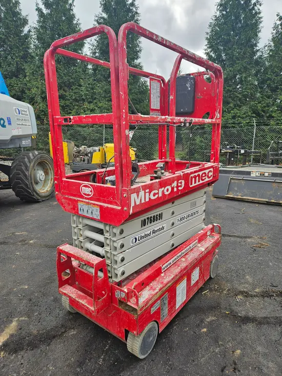 2018 MEC MICRO 19 Scissor Lift