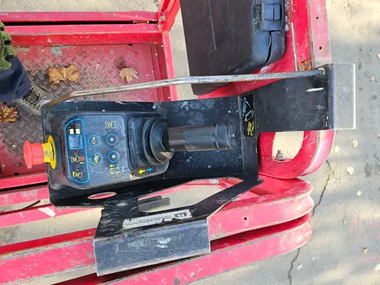 2018 MEC MICRO 19 Scissor Lift