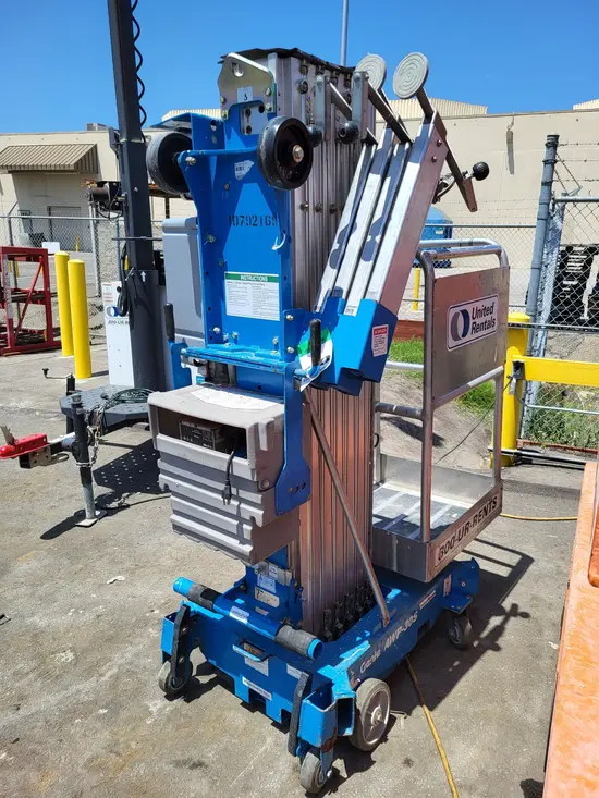 2018 Genie AWP-30SDC Pusharound Lift