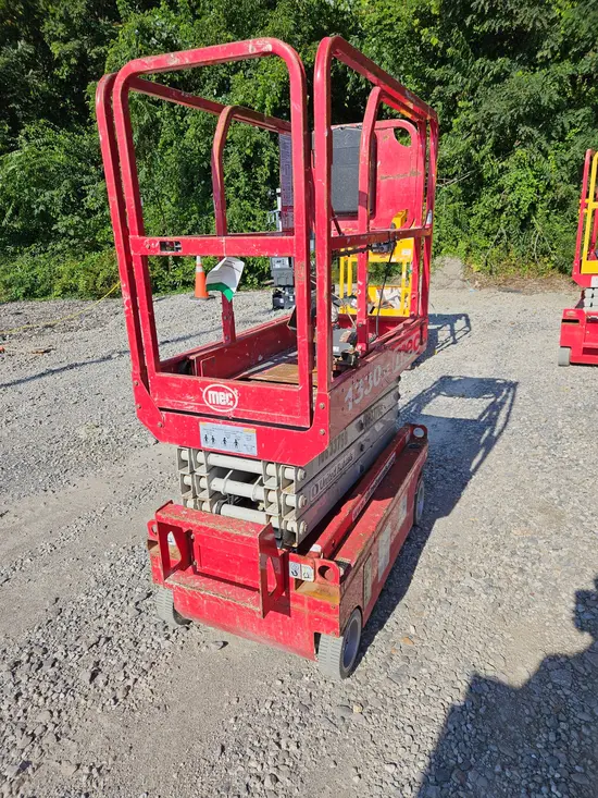 2017 MEC 1330SE Scissor Lift