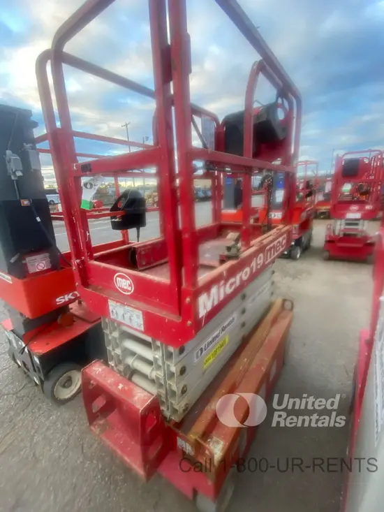 2018 MEC MICRO 19 Scissor Lift