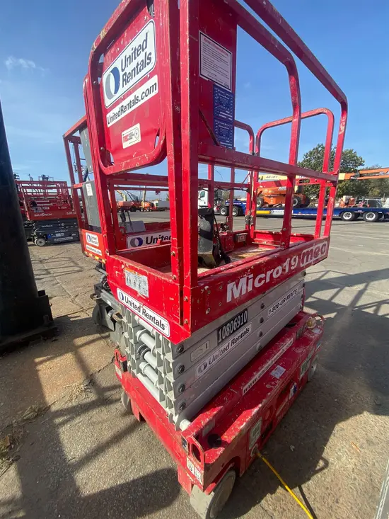 2018 MEC MICRO 19 Scissor Lift
