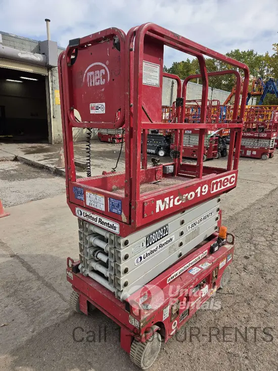 2018 MEC MICRO 19 Scissor Lift