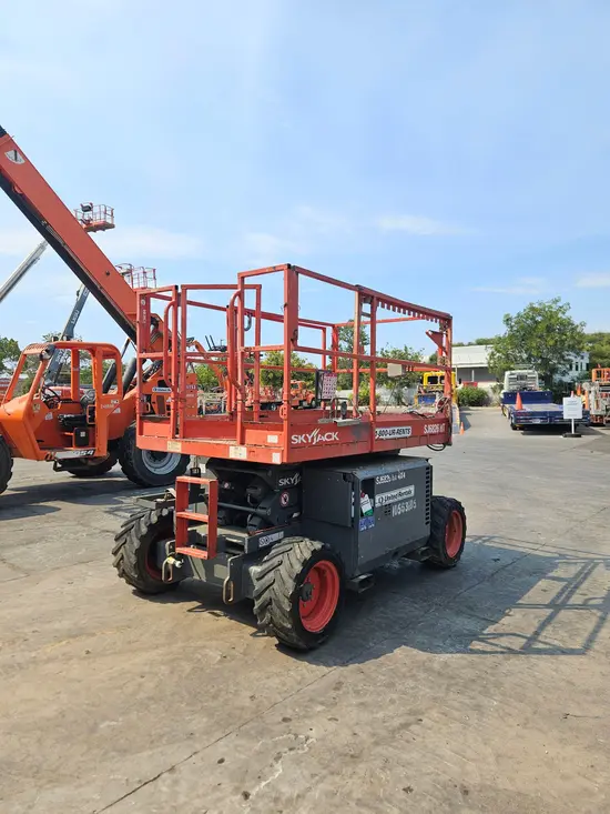 2017 Skyjack SJ6826RT Rough Terrain Scissor Lift