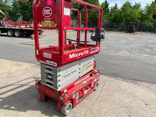 2018 MEC MICRO 19 Scissor Lift