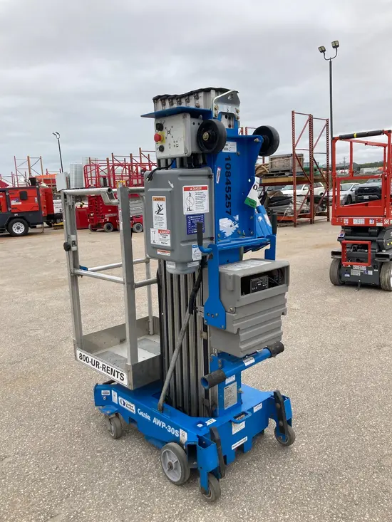 2018 Genie AWP-30SDC Pusharound Lift