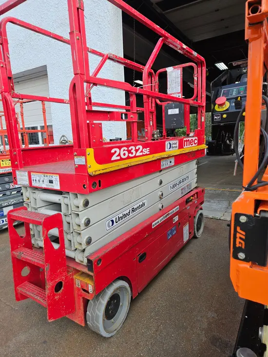 2018 MEC 2632SE Scissor Lift