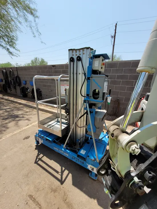 2018 Genie IWP-25S DC Pusharound Lift