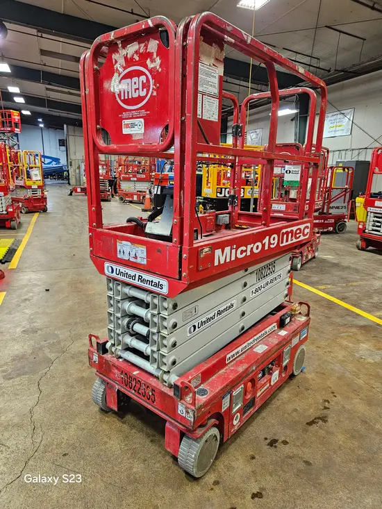 2018 MEC MICRO 19 Scissor Lift