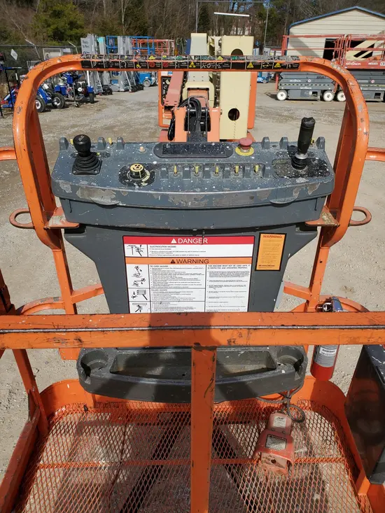 2013 JLG E400AJPN Articulating Boom Lift