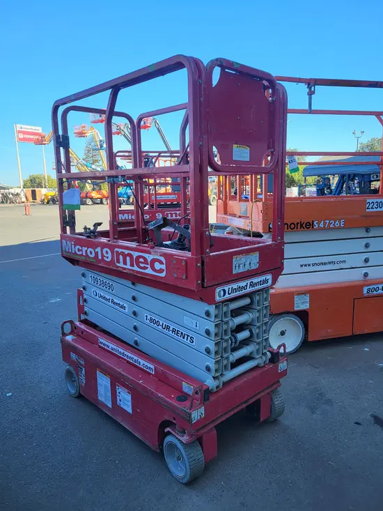 2019 MEC MICRO 19 Scissor Lift