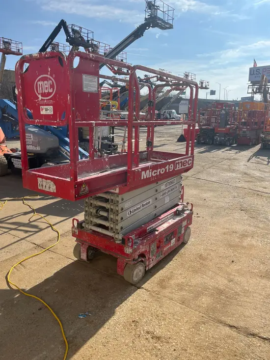 2018 MEC MICRO 19 Scissor Lift