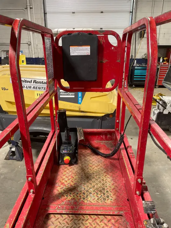 2018 MEC MICRO 19 Scissor Lift