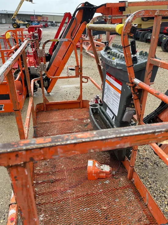 2017 JLG 800AJ Articulating Boom Lift