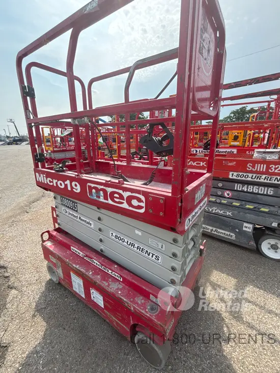 2018 MEC MICRO 19 Scissor Lift