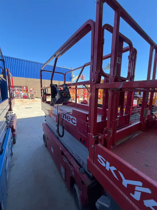 2018 MEC 2632SE Scissor Lift