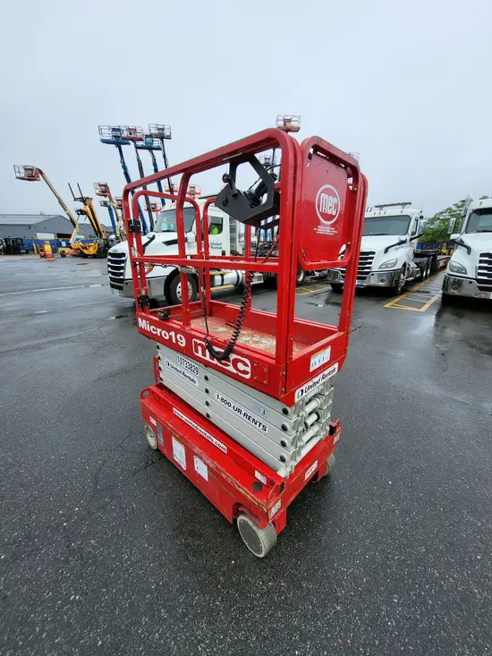 2018 MEC MICRO 19 Scissor Lift