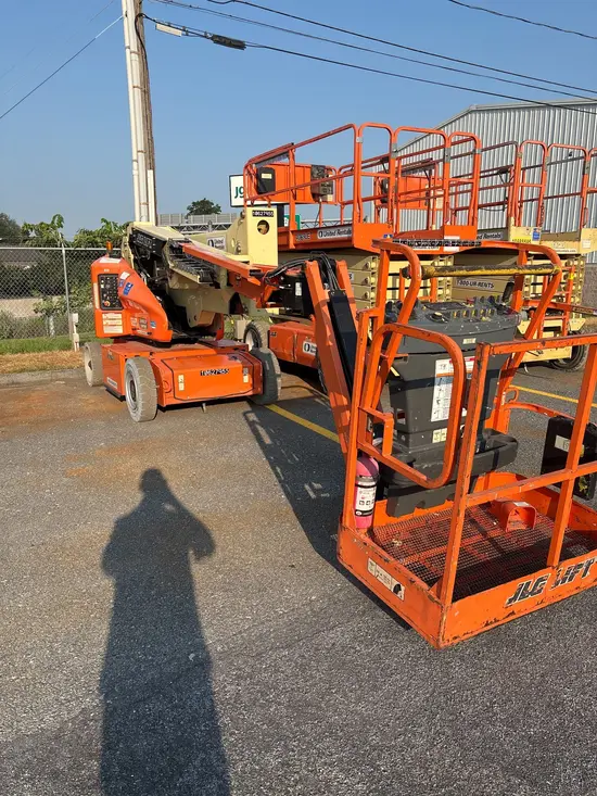 2017 JLG E400AJPN Articulating Boom Lift