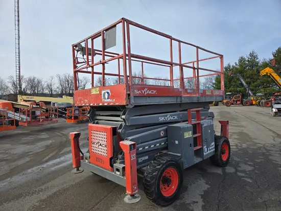 2016 Skyjack SJ8841RT Rough Terrain Scissor Lift