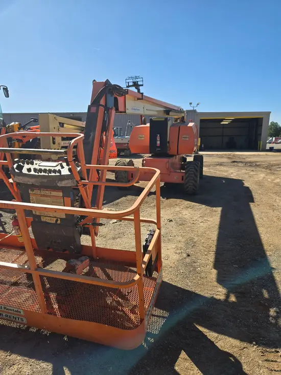 2015 JLG 800AJ Articulating Boom Lift