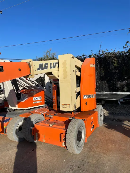 2016 JLG E300AJP Articulating Boom Lift