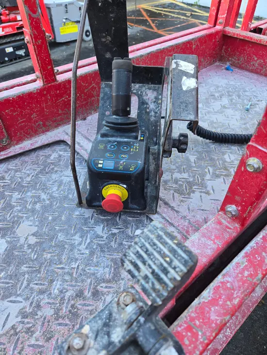 2018 MEC MICRO 19 Scissor Lift