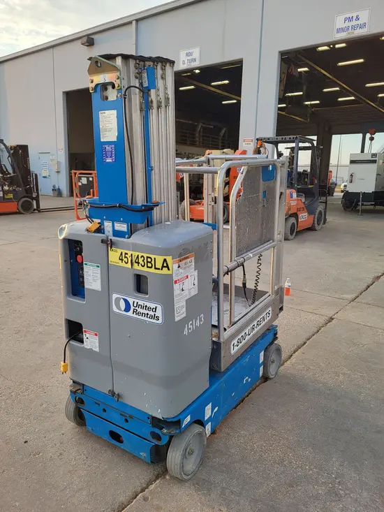 2017 Genie GR-20 Self-Propelled One-Person Lift