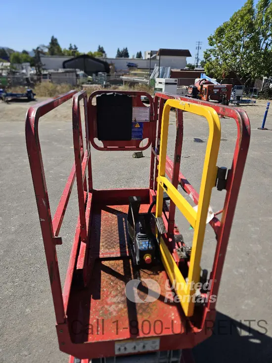 2019 MEC MICRO 19 Scissor Lift