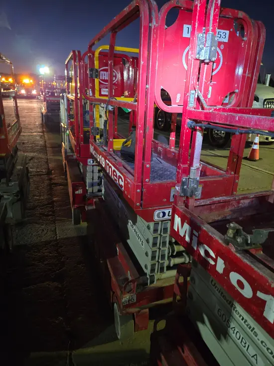2019 MEC MICRO 19 Scissor Lift