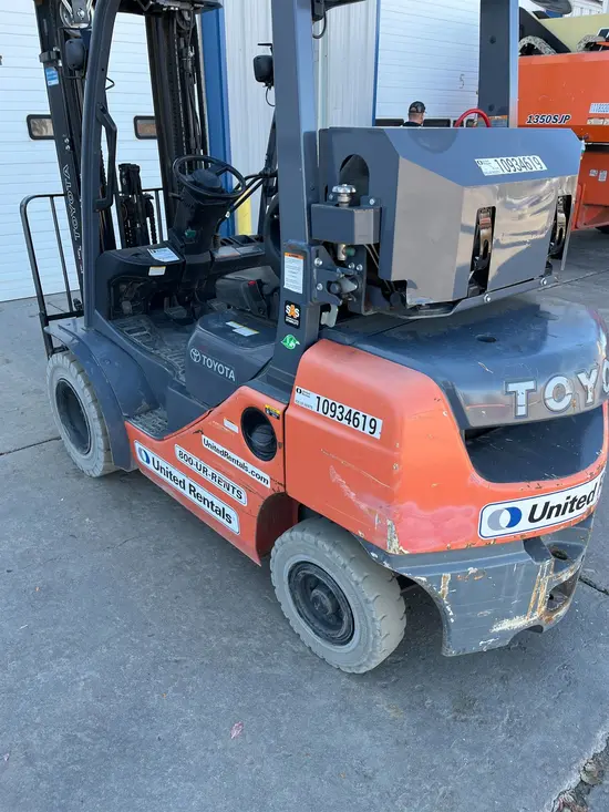2019 Toyota 8FGU25CNG Warehouse Forklift