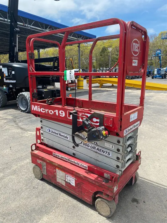 2018 MEC MICRO 19 Scissor Lift