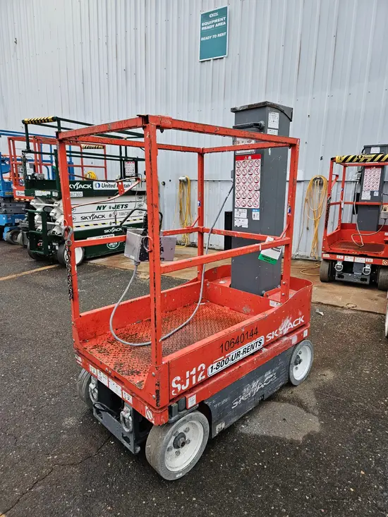 2017 Skyjack SJ12 Self-Propelled One-Person Lift