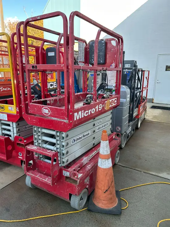 2018 MEC MICRO 19 Scissor Lift