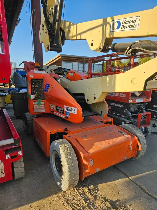 2016 JLG E400AJPN Articulating Boom Lift