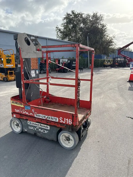 2017 Skyjack SJ16 Self-Propelled One-Person Lift