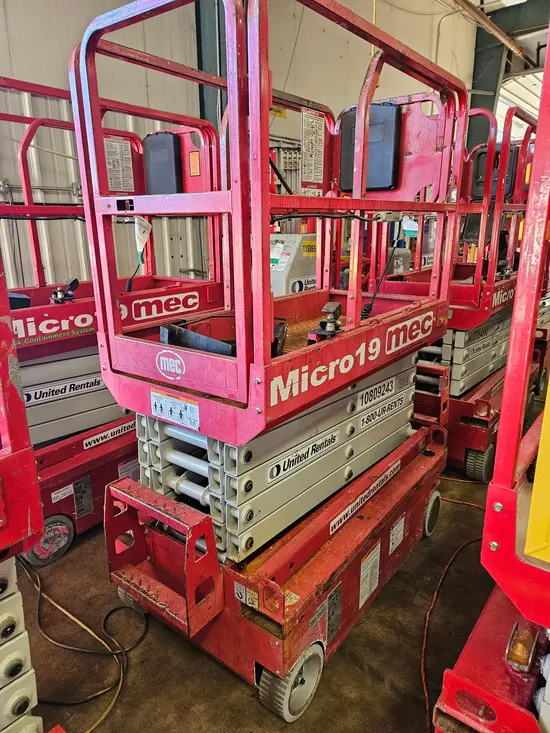 2018 MEC MICRO 19 Scissor Lift