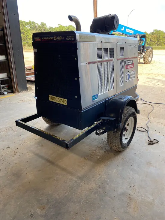 2019 Lincoln Electric VANTAGE 549 Welder