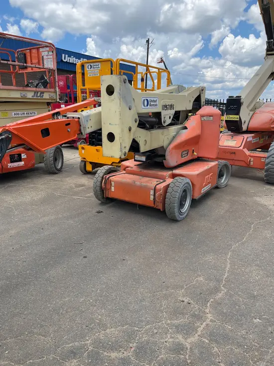 2014 JLG E400AJPN Articulating Boom Lift