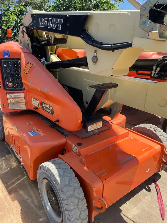 2013 JLG E400AJPN Articulating Boom Lift