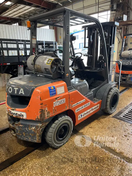 2018 Toyota 8FGU30 Warehouse Forklift