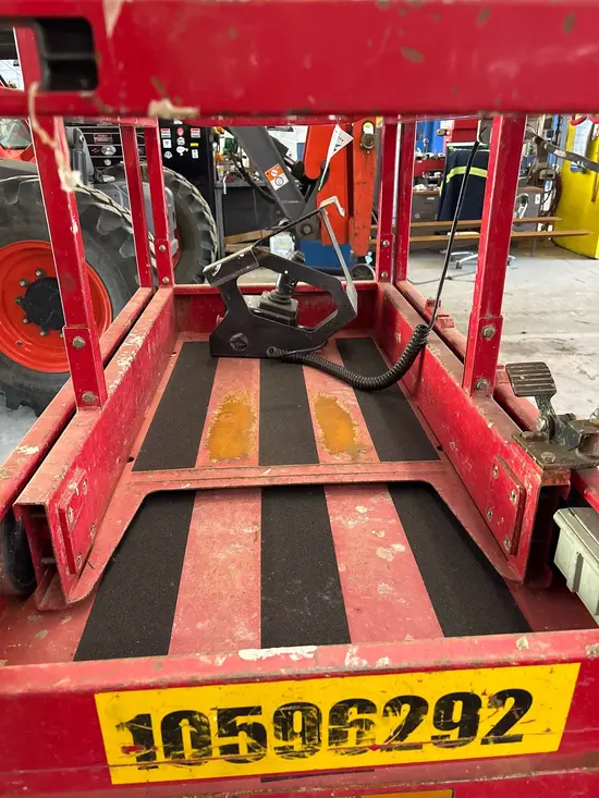 2017 MEC 1330SE Scissor Lift